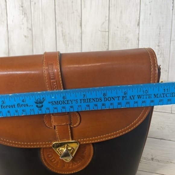 Vintage Moda Italiana Leather Black and Brown Turnlock Crossbody Bucket Bag - Picture 12 of 13